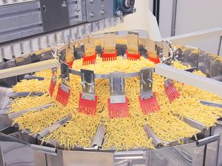 Eine runde Nudelwaage in der Produktion des Spaichinger Nudelmachers